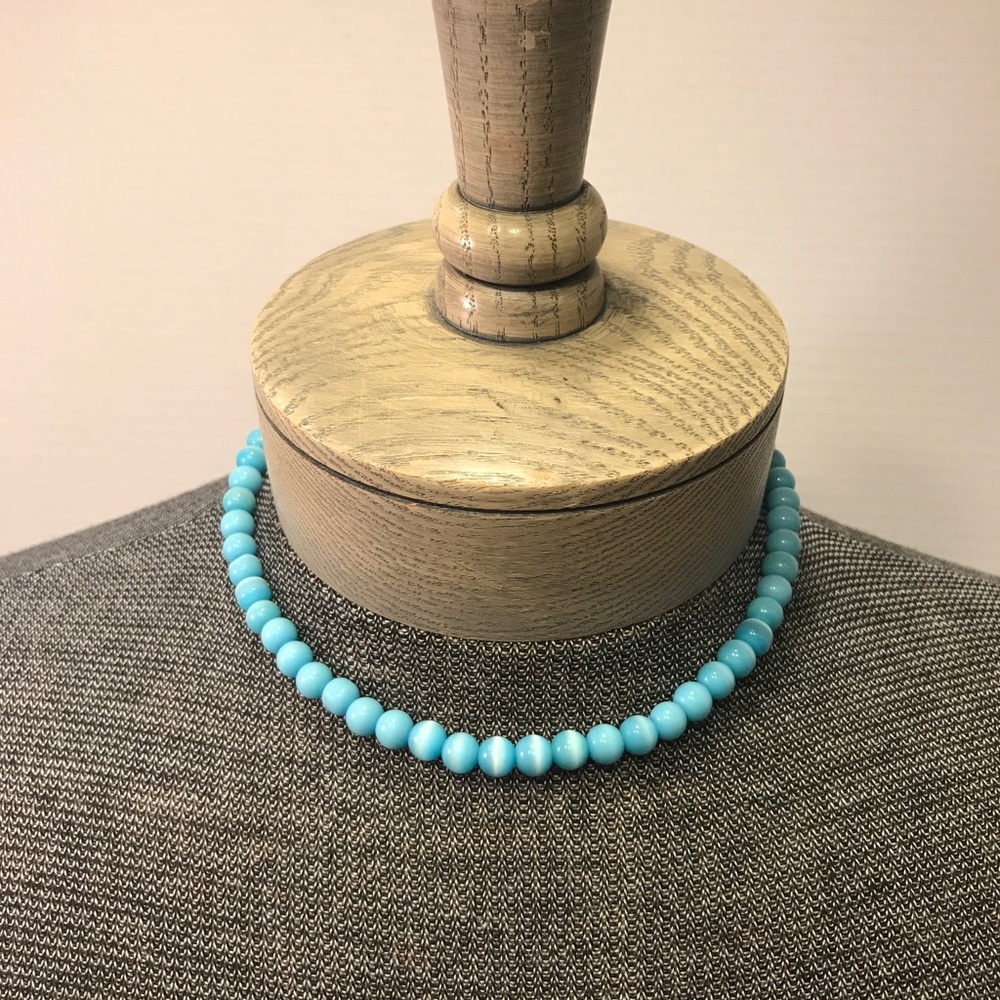 🦋Pearlized blue glass bead necklace🦋